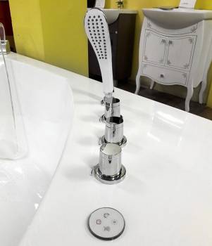 Акриловая ванна GEMY G9080 O. Фото